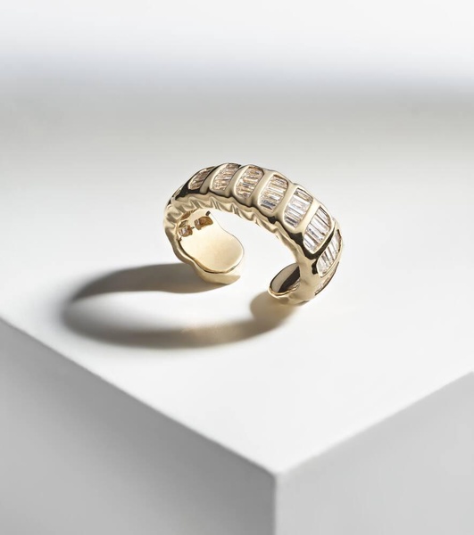 Zoe 18kt gold ear cuff with diamonds