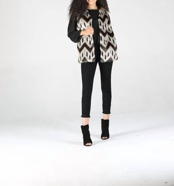 pattern vest in black brown