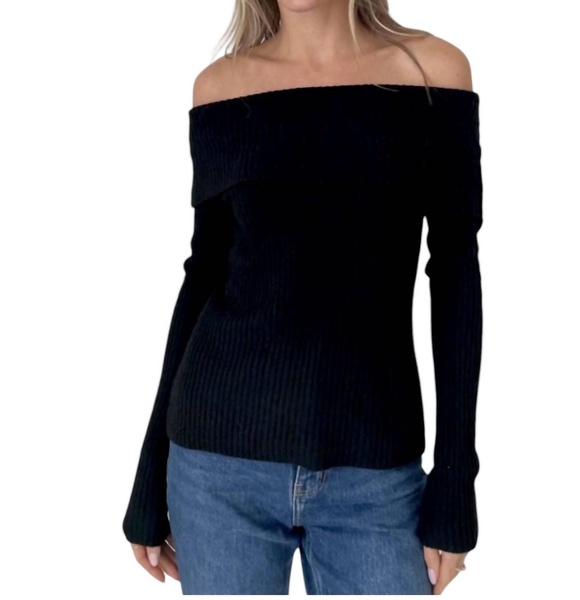 regina off shoulder top in black
