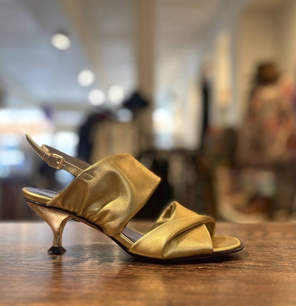 tirana twisted 2band sandal - medium width in gold