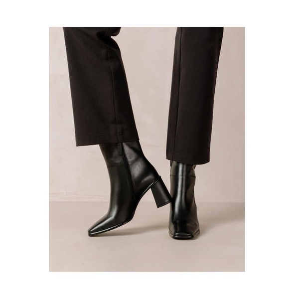 Women's West Vintage Leather Ankle Boots