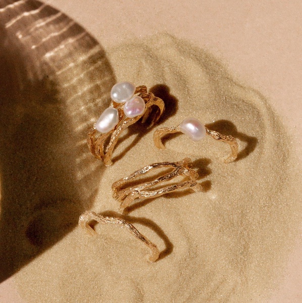 AURATE X KERRY: Venus Organic Pearl Tri Gold Ring