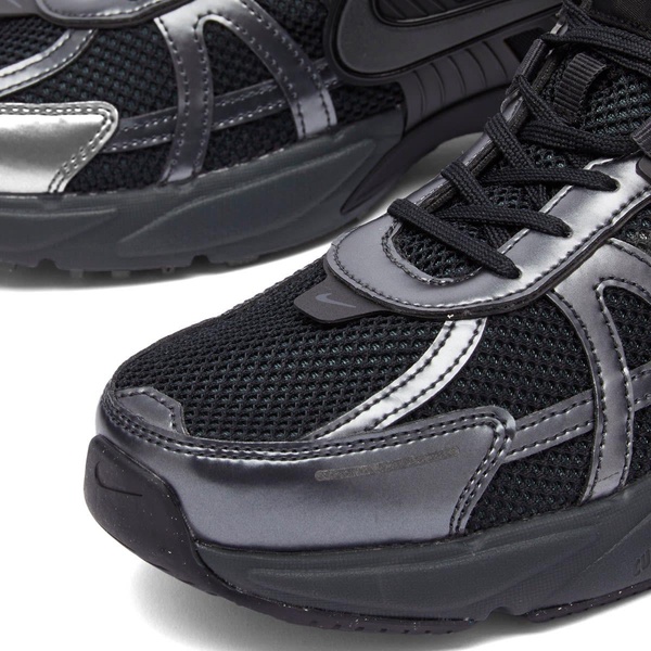 Nike V2K Run Sneaker