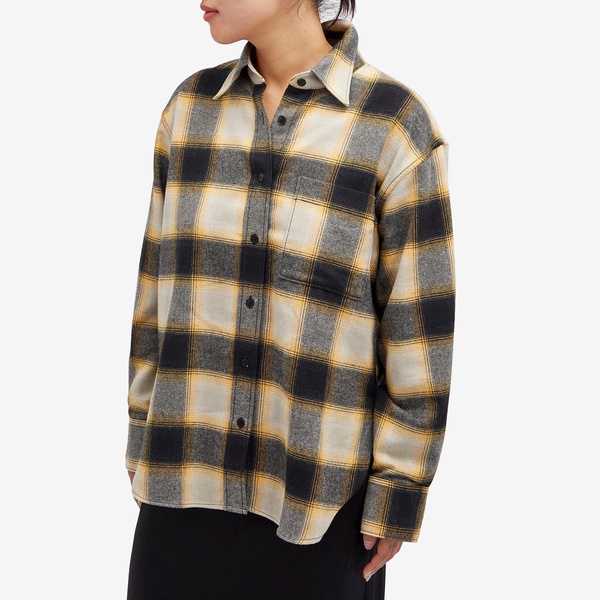 Closed shirt with pocket