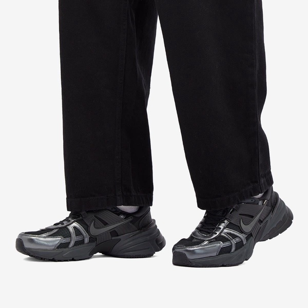 Nike V2K Run Sneaker