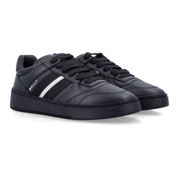 Black Sneakers SS25 Style