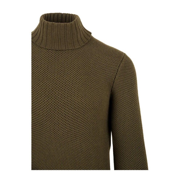 Green Turtleneck DV3ML WM7Q Model