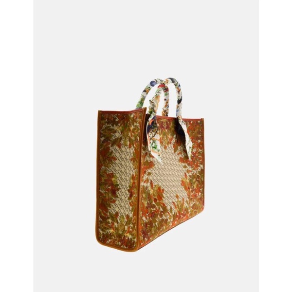 Chic Shopping Bag with Central Park Canvas and Suede Sides