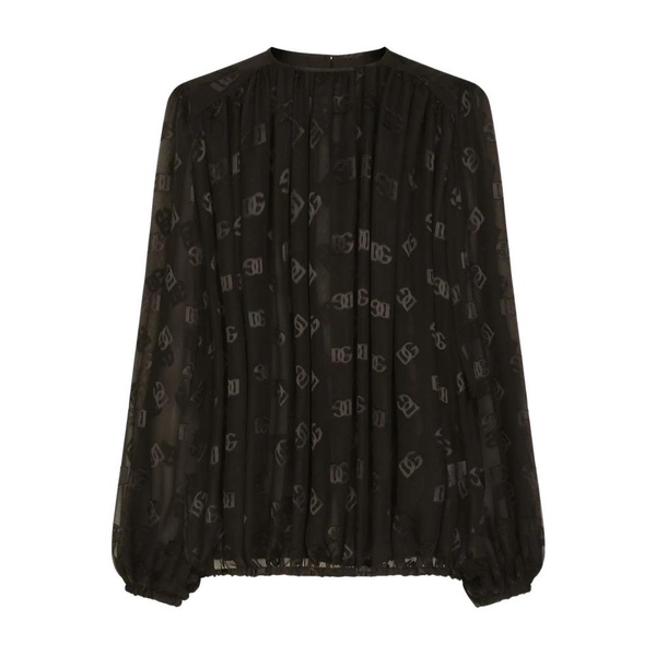 Upgrade Your Wardrobe with this Stylish Blouse