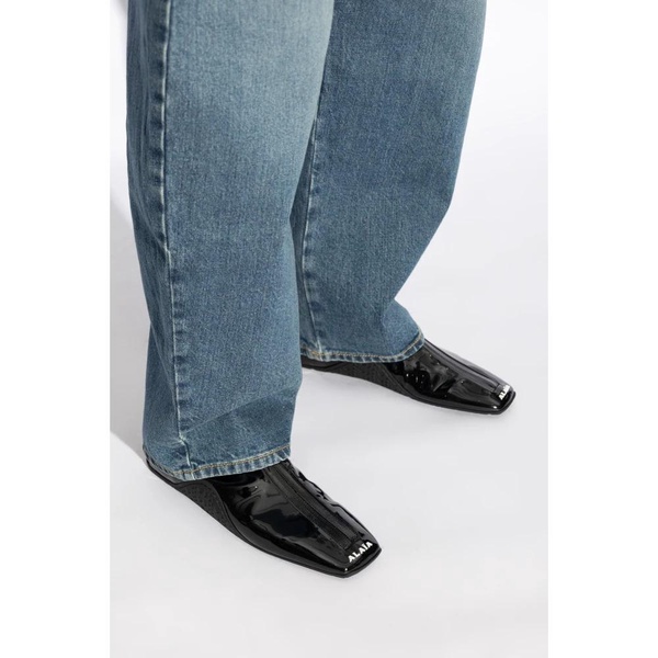 Ankle-high sports shoes