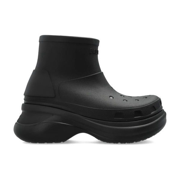 Ankle-high boots