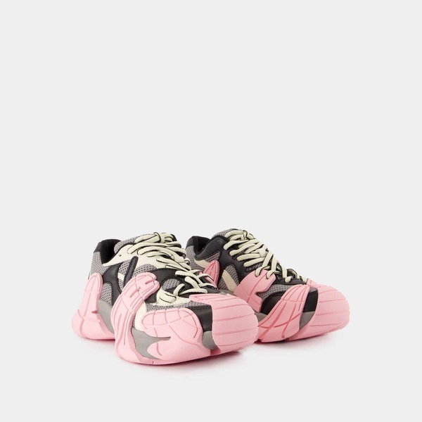 Tormenta Style Sneakers