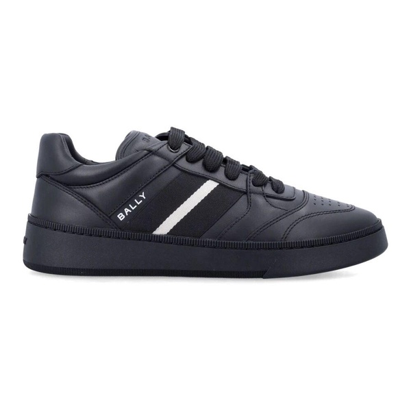 Black Sneakers SS25 Style