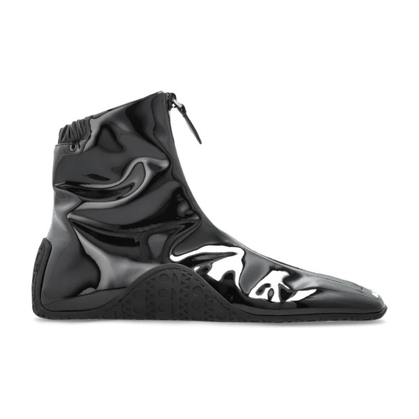 Ankle-high sports shoes