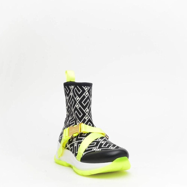 Black and White Sneakers SS23