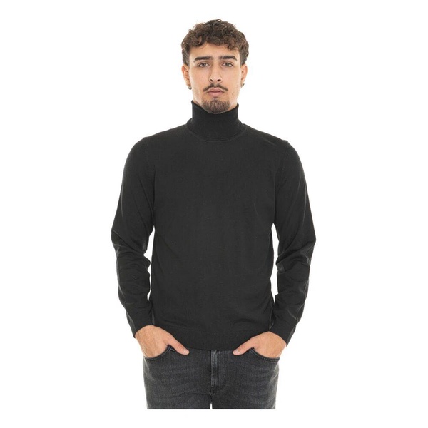 Turtleneck Pullover