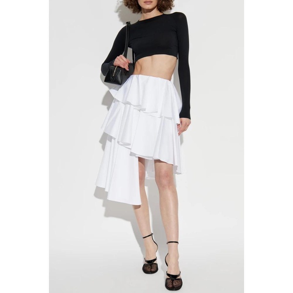 Asymmetric skirt