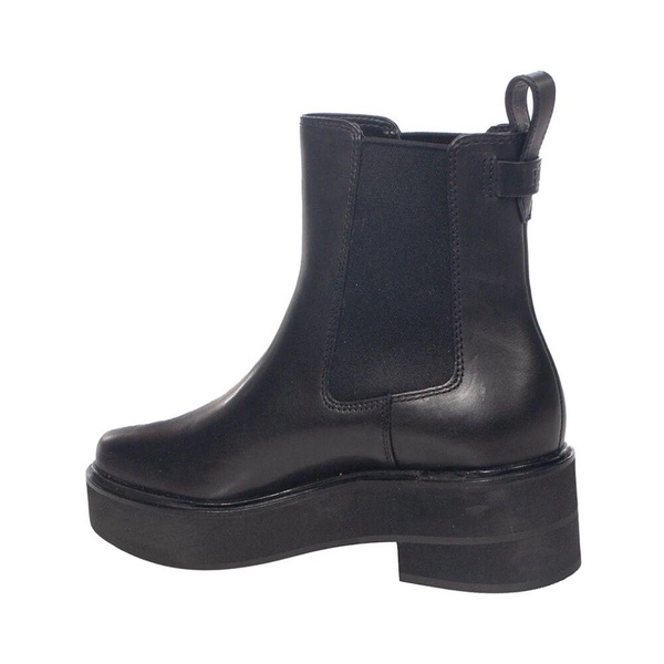 Adrianna Boot