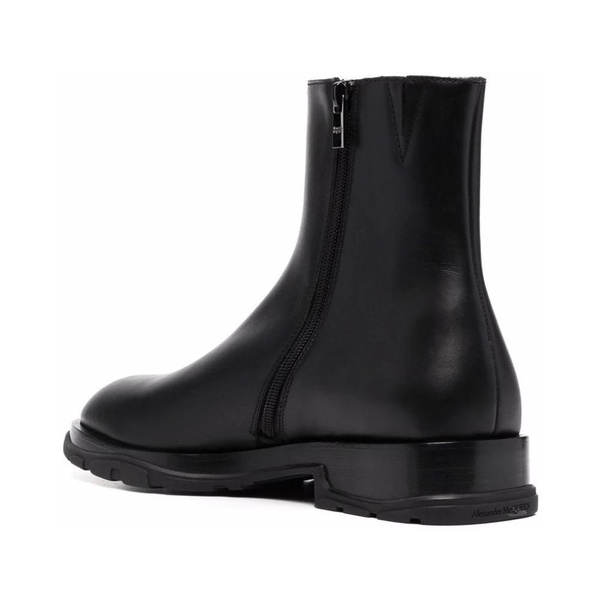 Slim Tread Chelsea Boots