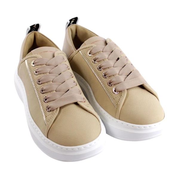 Minimalist Sneakers for a Stylish Look