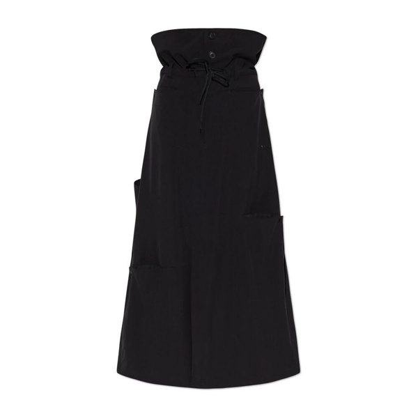 Skirt with numerous pockets