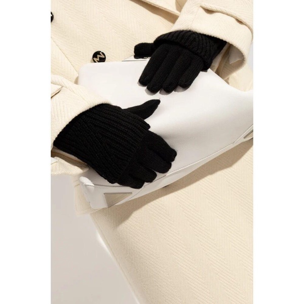 Gloves with logo