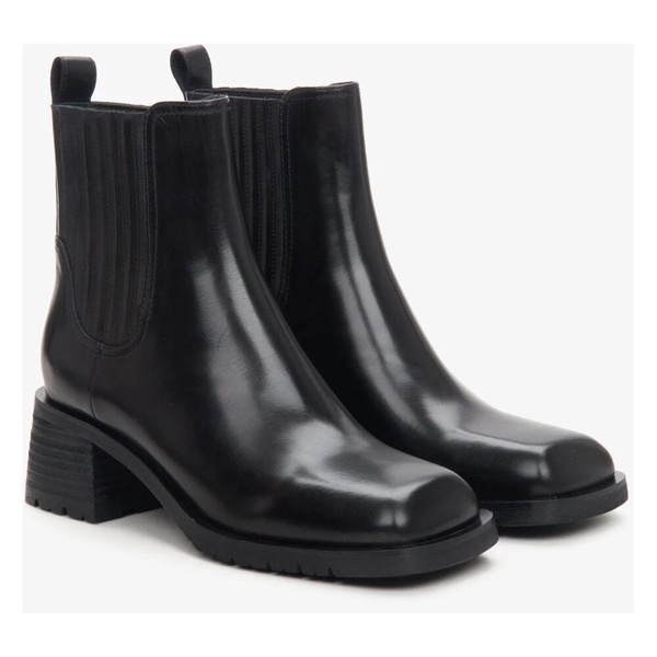 Low-Heeled Chelsea Boots