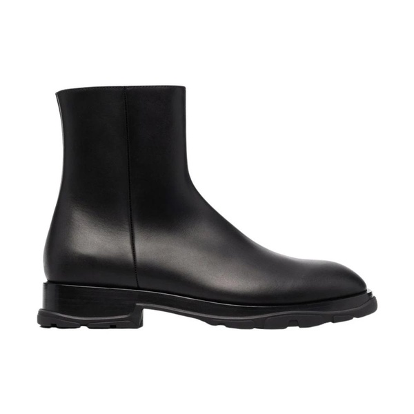 Slim Tread Chelsea Boots