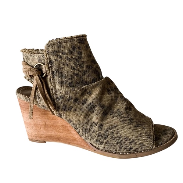 women's keely wedge sandal in tan