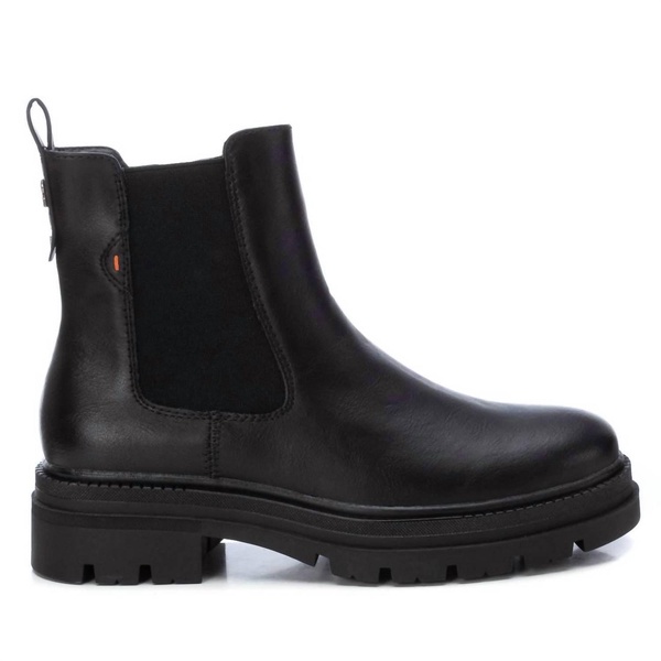 women's chelsea boots in black