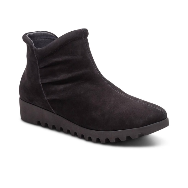 women's zoey slip on boot in black