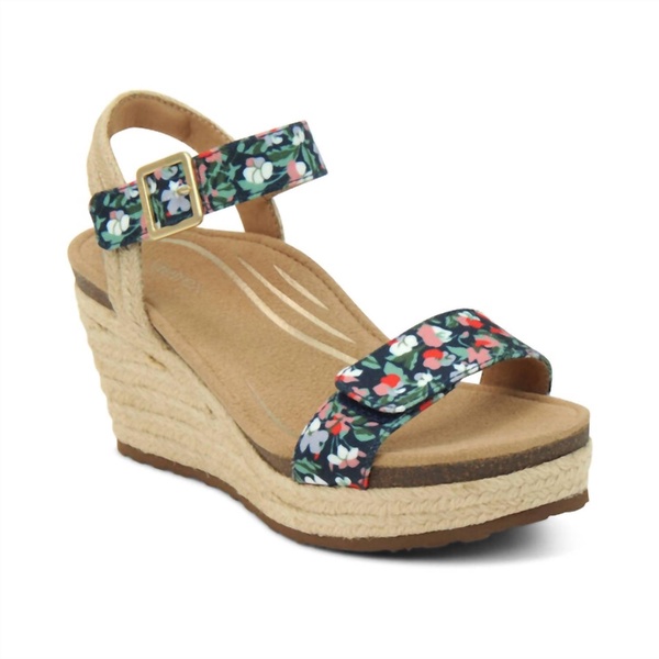 sydney wedge in floral
