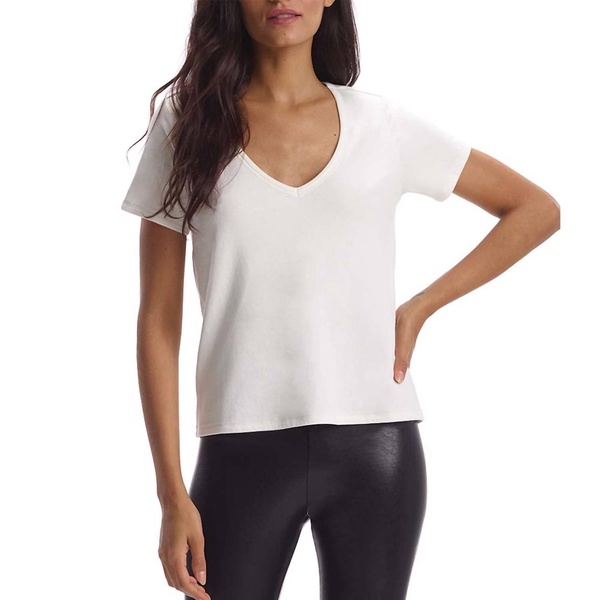 cloud short sleeve v-neck tee in white