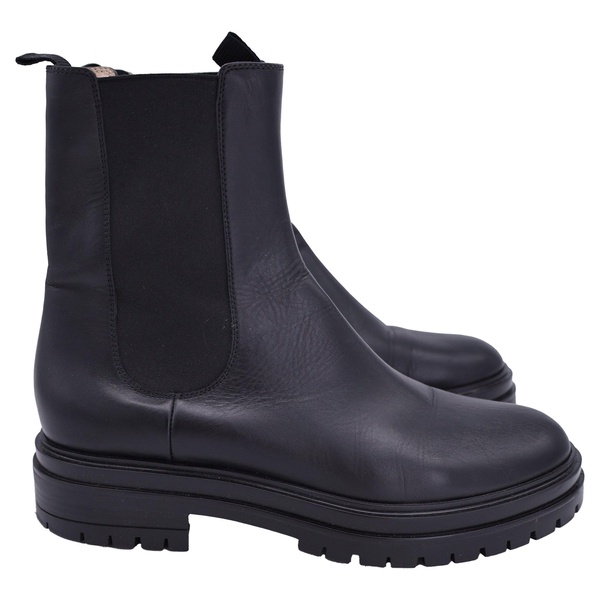 chester ankle boots in black leather