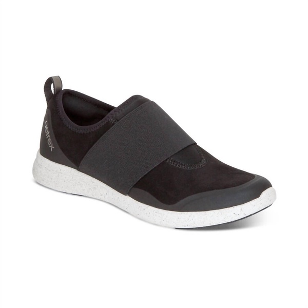 women's demi arch support sneaker in black
