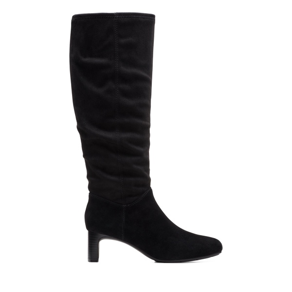 kyndall rise in black textile