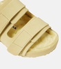 x Tekla Uji suede slides
