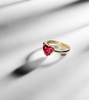 Heart 18kt gold ring with ruby